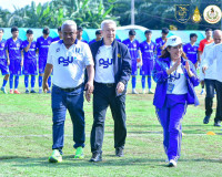 รองผู้ว่าราชการจังหวัดสุราษฎร์ธานี กล่าวต้อนรับทีมฟุตบอลหมอน ... พารามิเตอร์รูปภาพ 1