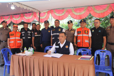 ผู้ว่าฯ สุราษฎร์ธานี ลงพื้นที่ให้กำลังใจเจ้าหน้าที่ผู้ปฏิบัต ... พารามิเตอร์รูปภาพ 1