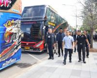 ประชาชนจังหวัดสุราษฎร์ธานีพร้อมใจเดินทางไปเข้าเฝ้าฯ กราบถวาย ... พารามิเตอร์รูปภาพ 3