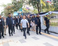 ประชาชนจังหวัดสุราษฎร์ธานีพร้อมใจเดินทางไปเข้าเฝ้าฯ กราบถวาย ... พารามิเตอร์รูปภาพ 19