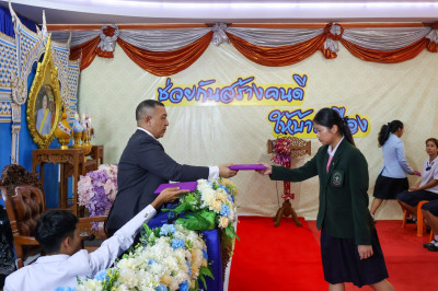 ผู้ว่าราชการจังหวัดสุราษฎร์ธานี เป็นประธานมอบเกียรติบัตร “เด ... พารามิเตอร์รูปภาพ 1