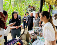 รองผู้ว่าราชการจังหวัดสุราษฎร์ธานี ร่วมต้อนรับนางสาวศศิธร กิ ... พารามิเตอร์รูปภาพ 4