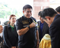 รองผู้ว่าราชการจังหวัดสุราษฎร์ธานี ให้การต้อนรับ ร้อยเอก ธรร ... พารามิเตอร์รูปภาพ 4