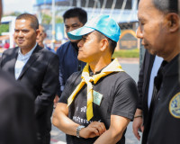 ประชาชนจังหวัดสุราษฎร์ธานีพร้อมใจเดินทางไปเข้าเฝ้าฯ กราบถวาย ... พารามิเตอร์รูปภาพ 6