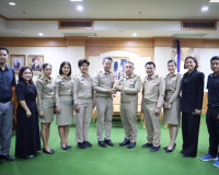 ประชาสัมพันธ์จังหวัดสุราษฎร์ธานี นำข้าราชการในสังกัด เข้าเยี ... พารามิเตอร์รูปภาพ 1