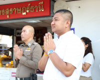 ผู้ว่าฯ สุราษฎร์ธานีนำข้าราชการและพ่อค้าประชาชนร่วมพิธีบวงสร ... พารามิเตอร์รูปภาพ 7