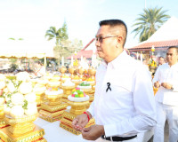 ผู้ว่าฯ สุราษฎร์ธานีนำข้าราชการและพ่อค้าประชาชนร่วมพิธีบวงสร ... พารามิเตอร์รูปภาพ 18