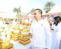 ผู้ว่าฯ สุราษฎร์ธานีนำข้าราชการและพ่อค้าประชาชนร่วมพิธีบวงสร ... พารามิเตอร์รูปภาพ 26