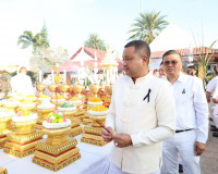 ผู้ว่าฯ สุราษฎร์ธานีนำข้าราชการและพ่อค้าประชาชนร่วมพิธีบวงสร ... พารามิเตอร์รูปภาพ 32