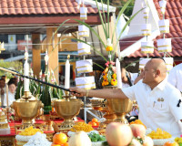 ผู้ว่าฯ สุราษฎร์ธานีนำข้าราชการและพ่อค้าประชาชนร่วมพิธีบวงสร ... พารามิเตอร์รูปภาพ 36