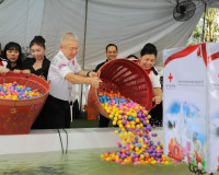 รองผู้ว่าฯ จังหวัดสุราษฎร์ธานี เปิดร้านนาวากาชาด คืนที่สอง ใ ... พารามิเตอร์รูปภาพ 10