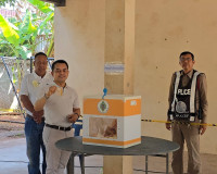 รองผู้ว่าราชการจังหวัดสุราษฎร์ธานี ลงพื้นที่ใช้สิทธิเลือกตั้ ... พารามิเตอร์รูปภาพ 1