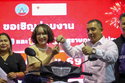 คืนที่หกคึกครื้น! ร้านนาวากาชาดสุราษฎร์ฯ แจกจริง รางวัลใหญ่แ ... พารามิเตอร์รูปภาพ 1