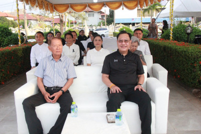 รองผู้ว่าราชการจังหวัดสุราษฎร์ธานี เป็นประธานรับชมการแสดงสมโ ... พารามิเตอร์รูปภาพ 1
