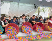 สุราษฎร์ธานีเปิดร้านนาวากาชาดคืนที่เจ็ด ขณะที่บรรยากาศภายในง ... พารามิเตอร์รูปภาพ 26