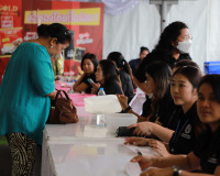 สุราษฎร์ธานีเปิดร้านนาวากาชาดคืนที่เจ็ด ขณะที่บรรยากาศภายในง ... พารามิเตอร์รูปภาพ 30
