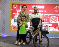 สุราษฎร์ธานีเปิดร้านนาวากาชาดคืนที่เจ็ด ขณะที่บรรยากาศภายในง ... พารามิเตอร์รูปภาพ 32