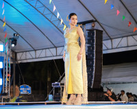 จังหวัดสุราษฎร์ธานี จัดเดินแบบผ้าไทยเพื่อการกุศล “วิจิตรพัสต ... พารามิเตอร์รูปภาพ 2