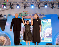 จังหวัดสุราษฎร์ธานี จัดเดินแบบผ้าไทยเพื่อการกุศล “วิจิตรพัสต ... พารามิเตอร์รูปภาพ 29