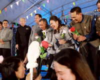 จังหวัดสุราษฎร์ธานี จัดเดินแบบผ้าไทยเพื่อการกุศล “วิจิตรพัสต ... พารามิเตอร์รูปภาพ 30