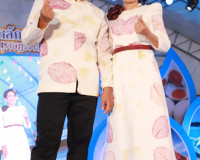 จังหวัดสุราษฎร์ธานี จัดเดินแบบผ้าไทยเพื่อการกุศล “วิจิตรพัสต ... พารามิเตอร์รูปภาพ 44