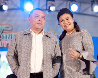 จังหวัดสุราษฎร์ธานี จัดเดินแบบผ้าไทยเพื่อการกุศล “วิจิตรพัสต ... พารามิเตอร์รูปภาพ 45