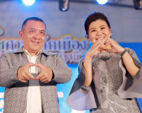 จังหวัดสุราษฎร์ธานี จัดเดินแบบผ้าไทยเพื่อการกุศล “วิจิตรพัสต ... พารามิเตอร์รูปภาพ 46