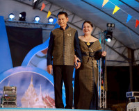 จังหวัดสุราษฎร์ธานี จัดเดินแบบผ้าไทยเพื่อการกุศล “วิจิตรพัสต ... พารามิเตอร์รูปภาพ 51