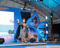 จังหวัดสุราษฎร์ธานี จัดเดินแบบผ้าไทยเพื่อการกุศล “วิจิตรพัสต ... พารามิเตอร์รูปภาพ 67