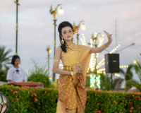 รองผู้ว่าราชการจังหวัดสุราษฎร์ธานี เป็นประธานรับชมการแสดงสมโ ... พารามิเตอร์รูปภาพ 1