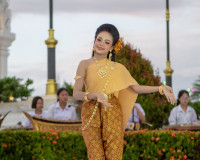 รองผู้ว่าราชการจังหวัดสุราษฎร์ธานี เป็นประธานรับชมการแสดงสมโ ... พารามิเตอร์รูปภาพ 4