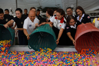 รองผู้ว่าฯ สุราษฎร์ธานี เปิดร้านนาวากาชาดคืนที่ 9 ประชาชน-นั ... พารามิเตอร์รูปภาพ 1