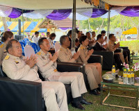 ข้าราชการและประชาชนจังหวัดสุราษฎร์ธานี ร่วมพิธีวางพวงมาลาและ ... พารามิเตอร์รูปภาพ 3