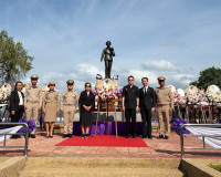 ข้าราชการและประชาชนจังหวัดสุราษฎร์ธานี ร่วมพิธีวางพวงมาลาและ ... พารามิเตอร์รูปภาพ 14