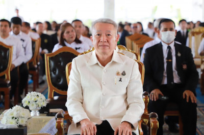 รองผู้ว่าราชการจังหวัดสุราษฎร์ธานี เป็นประธานในพิธีวางพานพุ่ ... พารามิเตอร์รูปภาพ 1