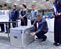 หวยสัญจรที่จังหวัดสุราษฎร์ธานีคึกคักประชาชนทุกสาขาอาชีพร่วมร ... พารามิเตอร์รูปภาพ 3