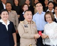 ผู้ว่าฯ สุราษฎร์ธานี มอบรางวัลแก่ผู้โชคดีจากสลากกาชาด ประจำป ... พารามิเตอร์รูปภาพ 6