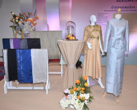 ผู้ว่าราชการจังหวัดสุราษฎร์ธานี ร่วมพิธีรับมอบแบบลายผ้าพระรา ... พารามิเตอร์รูปภาพ 6