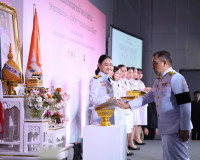 ผู้ว่าราชการจังหวัดสุราษฎร์ธานี ร่วมพิธีรับมอบแบบลายผ้าพระรา ... พารามิเตอร์รูปภาพ 8