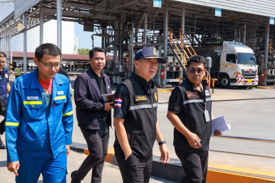 รองผู้ว่าราชการจังหวัดสุราษฎร์ธานี ลงพื้นที่ตรวจสอบผู้ค้าน้ำ ... พารามิเตอร์รูปภาพ 1