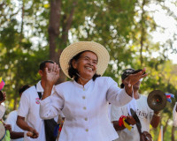 พลังศรัทธาเนืองแน่น! สุราษฎร์ธานีรวมใจเป็นหนึ่ง แห่ผ้าห่มพระ ... พารามิเตอร์รูปภาพ 3