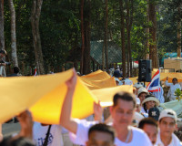 พลังศรัทธาเนืองแน่น! สุราษฎร์ธานีรวมใจเป็นหนึ่ง แห่ผ้าห่มพระ ... พารามิเตอร์รูปภาพ 15