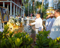 พลังศรัทธาเนืองแน่น! สุราษฎร์ธานีรวมใจเป็นหนึ่ง แห่ผ้าห่มพระ ... พารามิเตอร์รูปภาพ 17