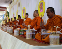 พลังศรัทธาเนืองแน่น! สุราษฎร์ธานีรวมใจเป็นหนึ่ง แห่ผ้าห่มพระ ... พารามิเตอร์รูปภาพ 23