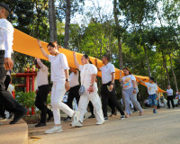 พลังศรัทธาเนืองแน่น! สุราษฎร์ธานีรวมใจเป็นหนึ่ง แห่ผ้าห่มพระ ... พารามิเตอร์รูปภาพ 56