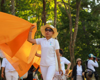 พลังศรัทธาเนืองแน่น! สุราษฎร์ธานีรวมใจเป็นหนึ่ง แห่ผ้าห่มพระ ... พารามิเตอร์รูปภาพ 69