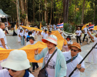 พลังศรัทธาเนืองแน่น! สุราษฎร์ธานีรวมใจเป็นหนึ่ง แห่ผ้าห่มพระ ... พารามิเตอร์รูปภาพ 70