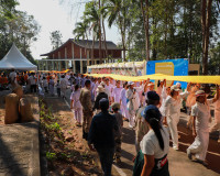 พลังศรัทธาเนืองแน่น! สุราษฎร์ธานีรวมใจเป็นหนึ่ง แห่ผ้าห่มพระ ... พารามิเตอร์รูปภาพ 80