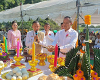วัดป่าเขาพนมวัง อ.กาญจนดิษฐ์ จัดพิธียกพระเกตุทองคำ พร้อมฉลอง ... พารามิเตอร์รูปภาพ 13