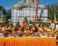 วัดป่าเขาพนมวัง อ.กาญจนดิษฐ์ จัดพิธียกพระเกตุทองคำ พร้อมฉลอง ... พารามิเตอร์รูปภาพ 17